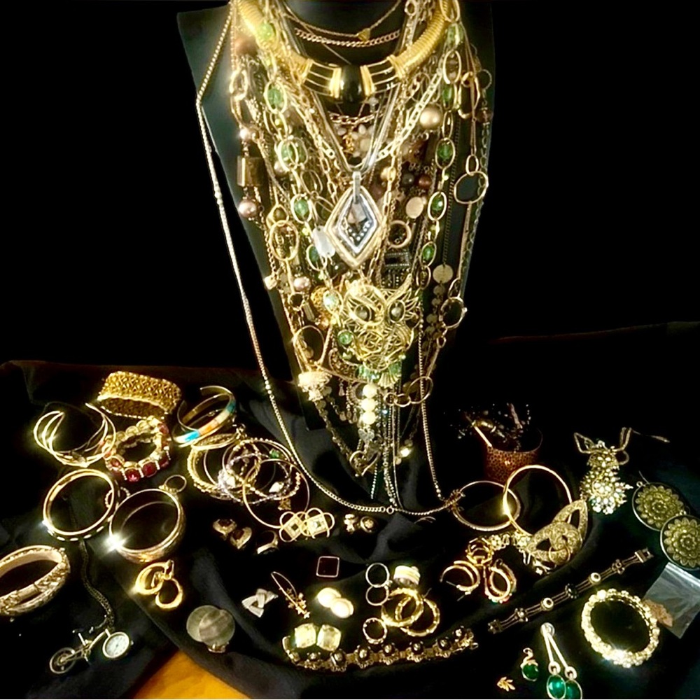 ⚜️ The Luxe Loadout: 4 LB Jewelry Lot Jackpot ⚜️